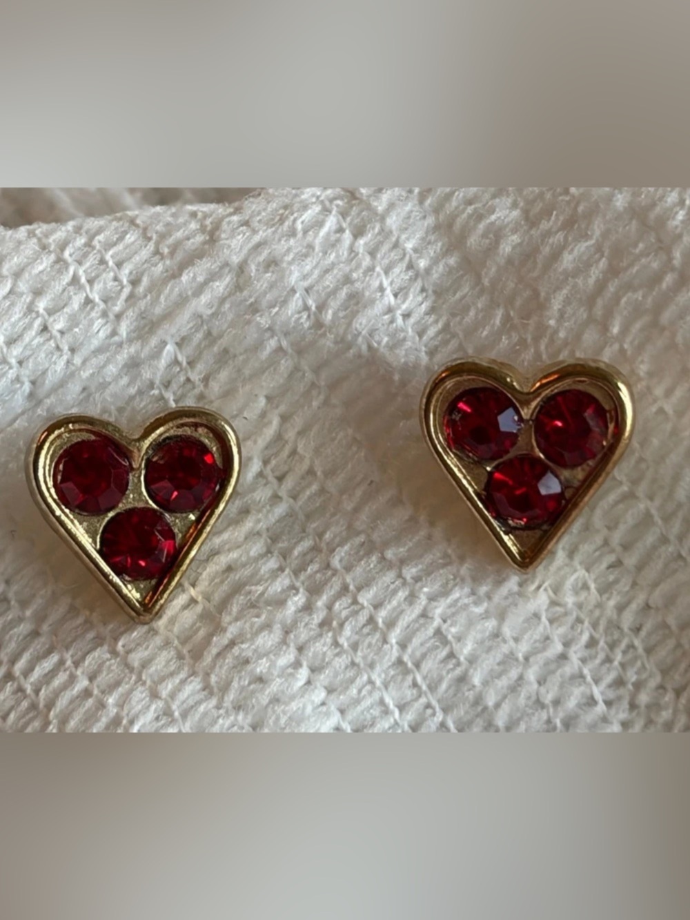 3/$30✨❤️Heart Shaped Pierced Stud Earrings Gold Tone Triple Ruby Red Rhinestones